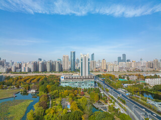 Fototapeta na wymiar Autumn scenery of Yuehu Park in Wuhan, Hubei, China