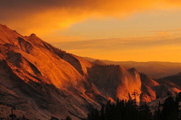 Beautiful sunset light on the granite mountains surrounding Olmsted Point, Yosemite National Park, California, USA