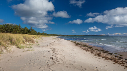 Coastal panorama at Lyckesand beach with ocean on the island of Oland in the east of Sweden. - 475700442