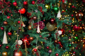 Fototapeta na wymiar クリスマスツリーとオーナメント