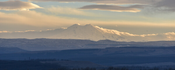 Obraz premium sunset over the Elbrus mountain