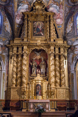 Fototapeta na wymiar altar in the church. architecture and sacred art. Portugal