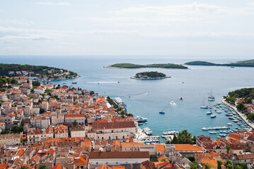 City of Hvar on the croatian island Hvar, beautiful port and old town right to the coast. - obrazy, fototapety, plakaty