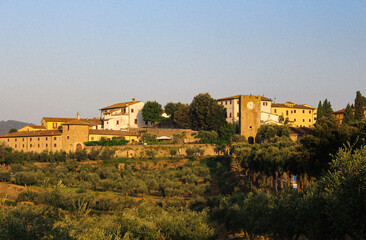 Obraz premium Hamlet village between vineyards in the Tuscan countryside, Italy.