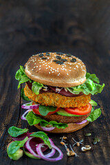 Maxi vegan wheat-soy burger, vegetable palet