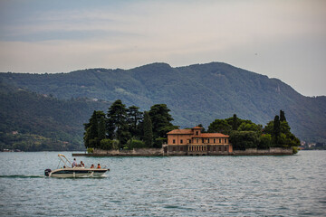 Fototapeta premium View from the boat on the Iseo lake