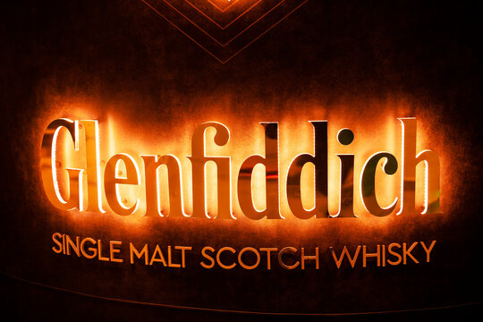 รูปภาพGlenfiddich – เลือกดูภาพถ่ายสต็อก เวกเตอร์ และวิดีโอ245 | Adobe Stock