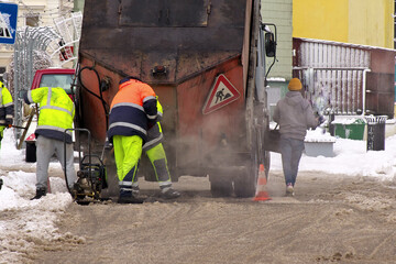  Street resurfacing. Fresh asphalt construction. Repair of asphalt in the winter in the city.