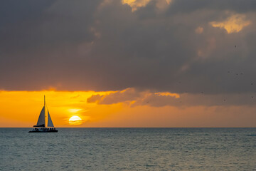 Obraz na płótnie Canvas The Sun Sets On The Atlantic Ocean In The Florida Keys