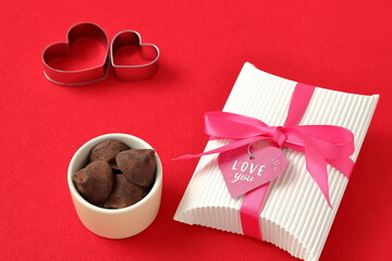 バレンタイン・ホワイトデーのイメージ｜チョコレートとハート型とプレゼント