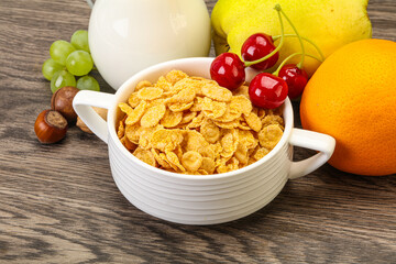 Breakfast with corn flakes and milk