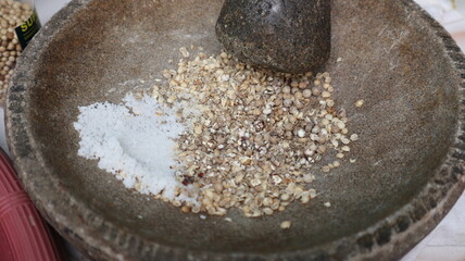 Satay seasoning ingredients that will be pulverized
