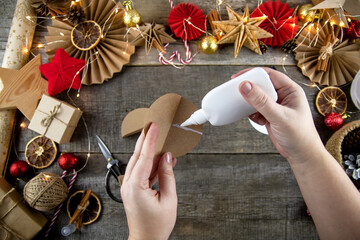 Do-it-yourself step-by-step instructions for a Christmas tree made of paper. Eco-style Christmas decor. Step 4.