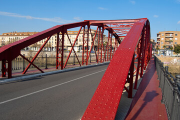 Fototapeta na wymiar Puente de hierro Reina Sofía en Talavera de la Reina