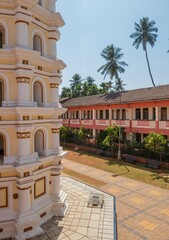 Fototapeta premium temple building in the city