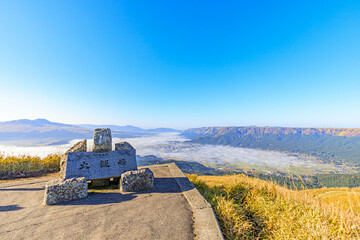 大観峰から見た雲海　熊本県阿蘇市　The sea of ​​clouds seen from Daikanbo. ...