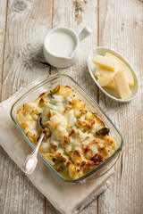oven cauliflower with chese and. cream sauce