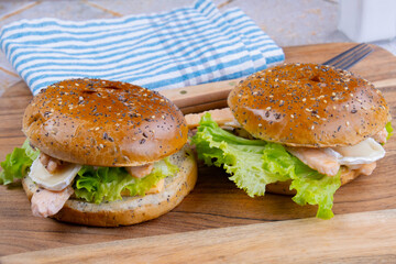 burger au saumon et fromage de chèvre