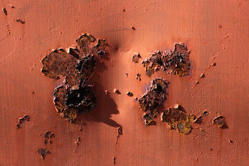 錆びた鉄の壁の凹凸