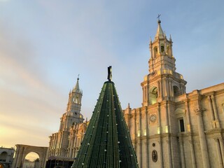 Fototapeta na wymiar [Peru] Illuminated Cathedral and Christmas Tree in Plaza de Armas (Arequipa)