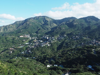 Fototapeta na wymiar 基隆山登山道から見下ろす金瓜石の街並み