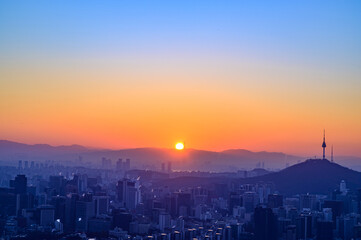 Fototapeta premium City scape night view of Seoul,Korea at sunrise time from the top of mountain