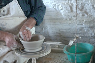 Making ceramic vase