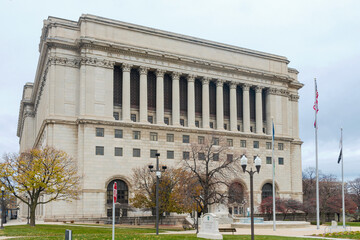 milwaukee county courthouse of classical style architecture