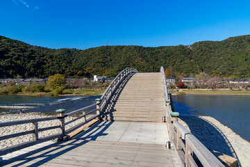 Obraz premium [山口県]晴天の錦帯橋と岩国城