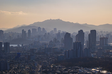 Fototapeta premium Cityscape of Seoul, South Korea from the top of mountain in the daytime