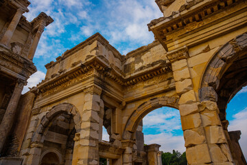 Obraz premium EPHESUS, TURKEY: Details of Mazeus and Mithridates Gate in Ephesus Ancient City.