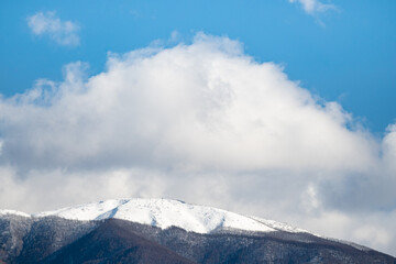 晴れた日の雪の鉢伏山