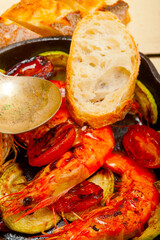 roasted shrimps with zucchini and tomatoes