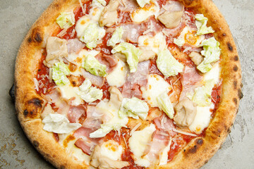 pizza with ham and cheese