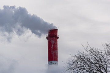 A chimney from which there are clouds of smoke.