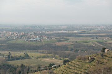 Fototapeta na wymiar Il panorama dalle colline di Montevecchia in Lombardia.