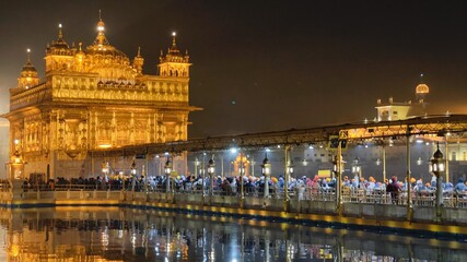 Fototapeta na wymiar The famous Golden temple in Amritsar, Punjab,India