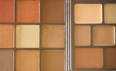 様々な色のアイシャドー