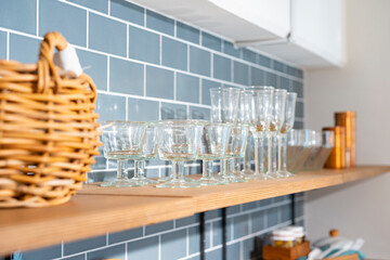 おしゃれに整えられた食器棚