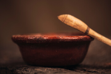 cocina de barro , casuela y utencilios mexicanos