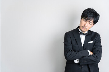 フォーマルスーツの男性