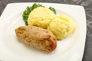 Crispy chicken cutlet with mashed potato