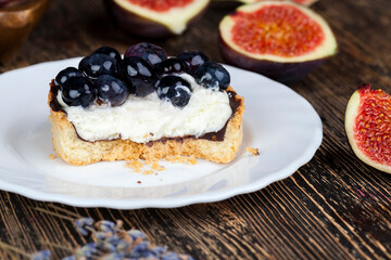 tartlet with cream and blueberries