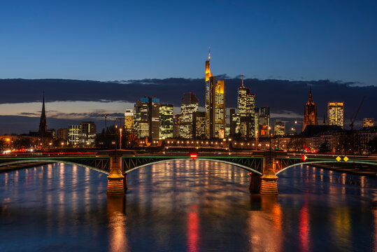Germany, Hesse, Frankfurt, Ignatz Bubis Bridge at night with illuminated downtown skyline in background