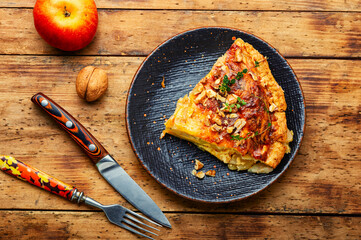 Quiche open apple pie