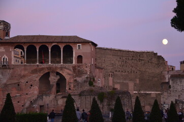 Some photos from the Eternal City of Rome, Italy, taken while strolling across the city centre and over the river Tiber on a sunny Fall day, with Rome's typical churches, bridges and statues