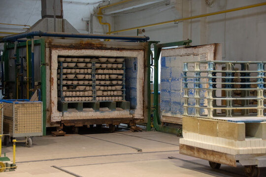 Kiln for firing ceramics - ceramic manufacture