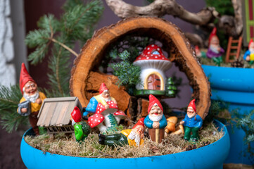 Herstellung von Gartenzwergen und fertige Gartenzwerge aus Gräfenroda