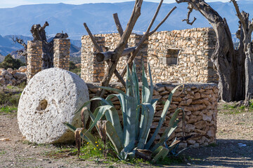 Zurück gelassene Filmkulissen in der Halbwüste Tabernas in Andalusien