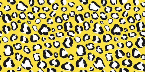 Yellow leopard print seamless pattern. Cheetah animal skin background. Wrapping paper or fabric design